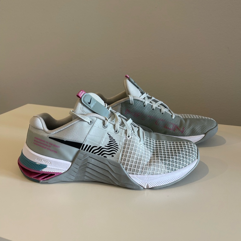 Nike Metcon 8 Mica Green Cosmic Fuchsia Women's Size 10.5 - DO9327-004